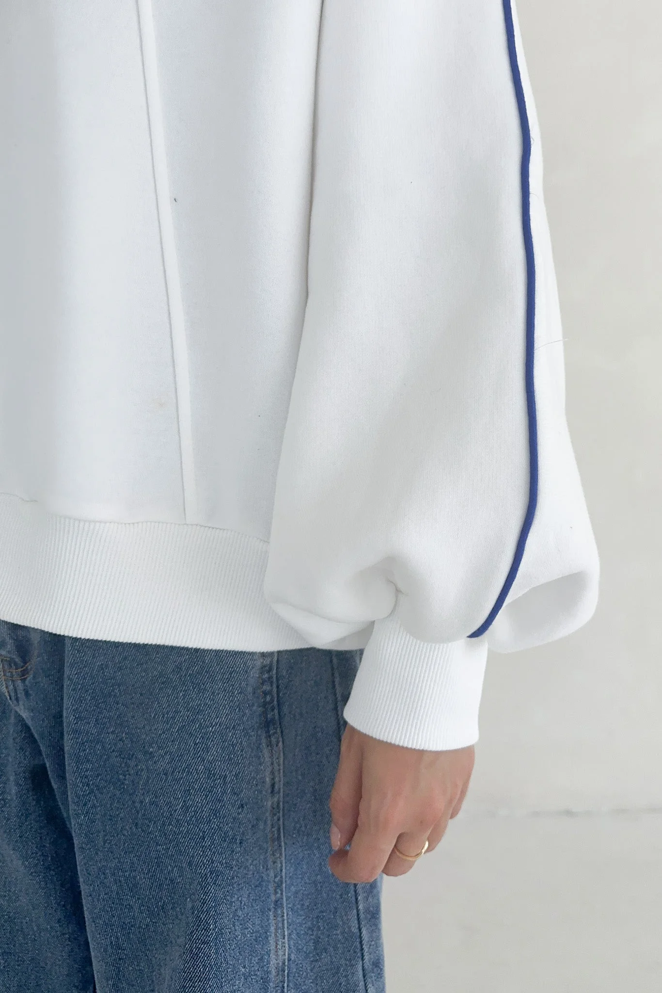 Brielle Contrast Piping Pullover Sweatshirt - Image 5