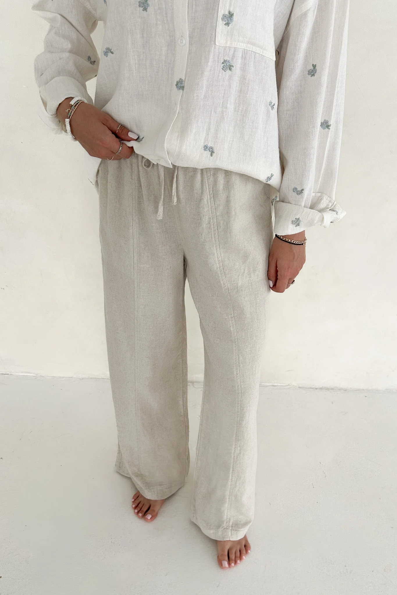 Bungalow Linen Pants in Oatmeal - Image 4