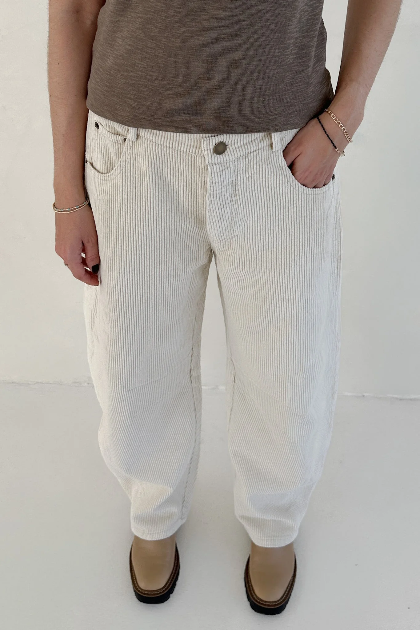 Canyon Corduroy Barrel Pants in Off White