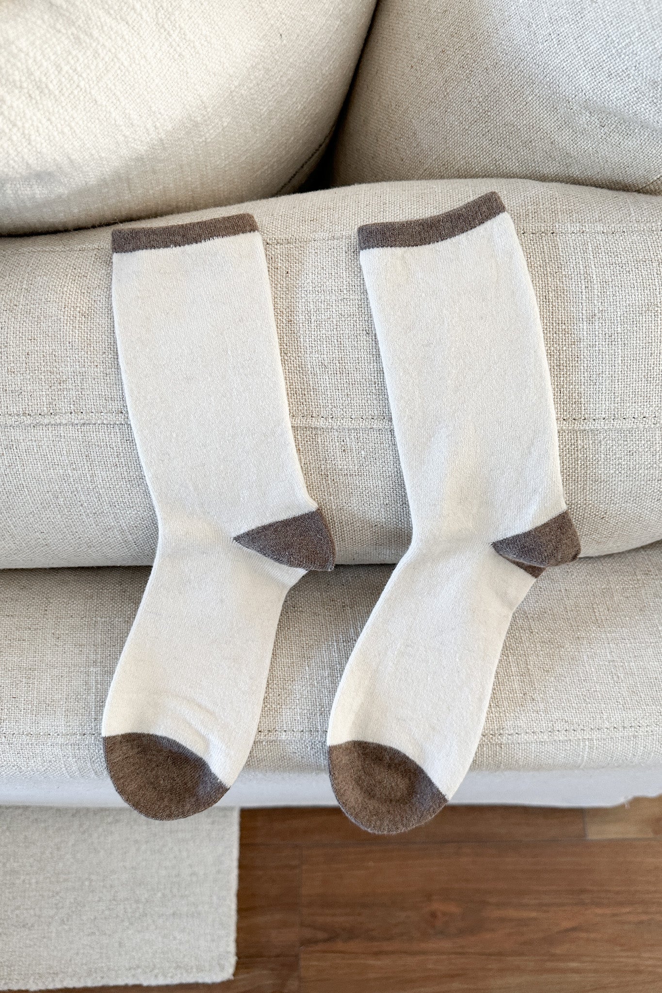 Colorblock Cashmere Blend Crew Socks in Cream and Mocha - Image 3