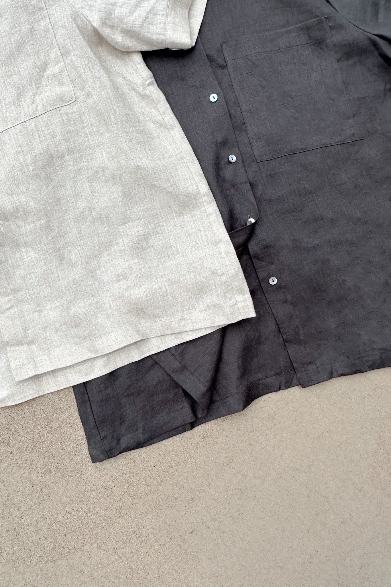 Nantucket Linen Button Down Shirt in Coal - Image 3