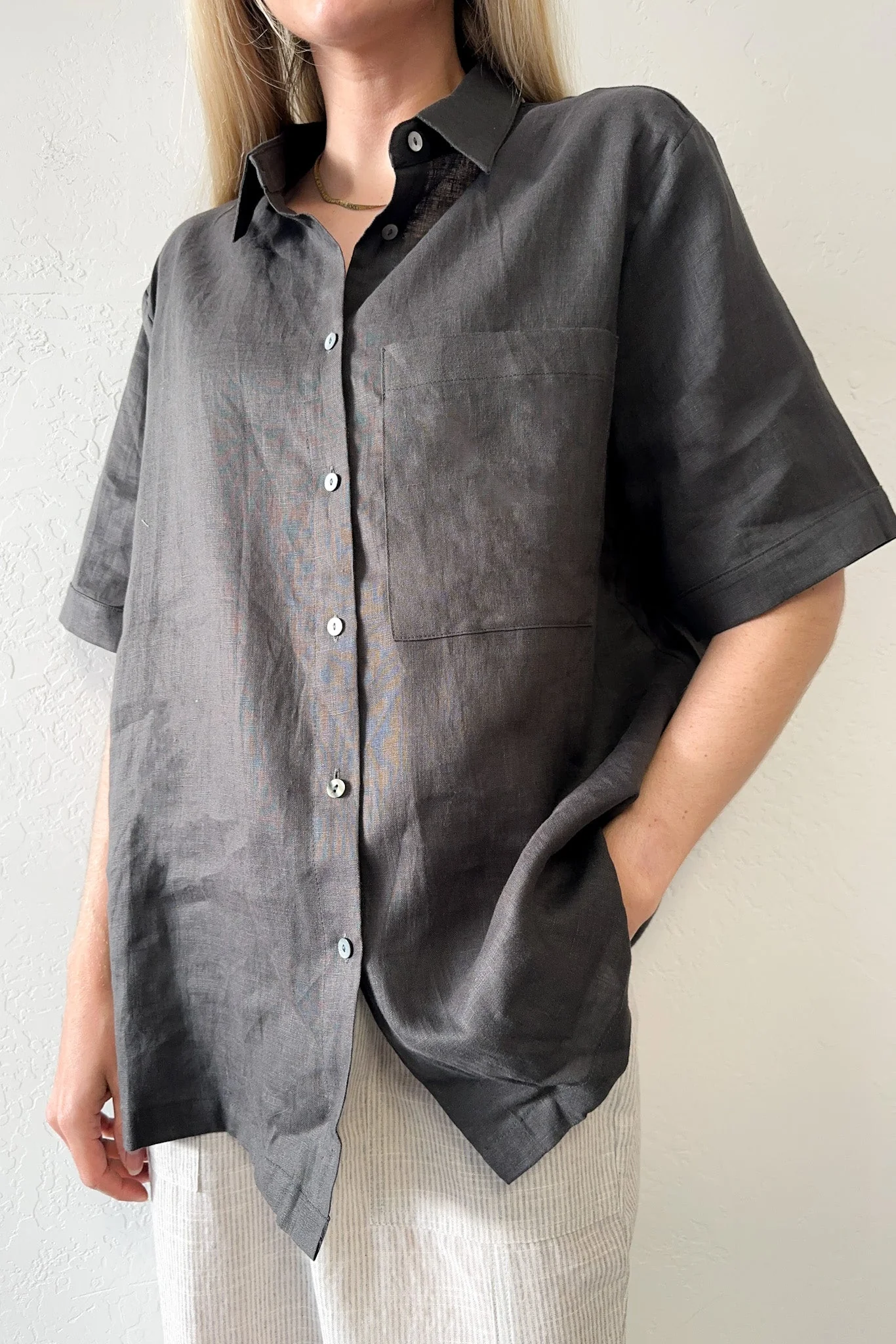 Nantucket Linen Button Down Shirt in Coal - Image 4