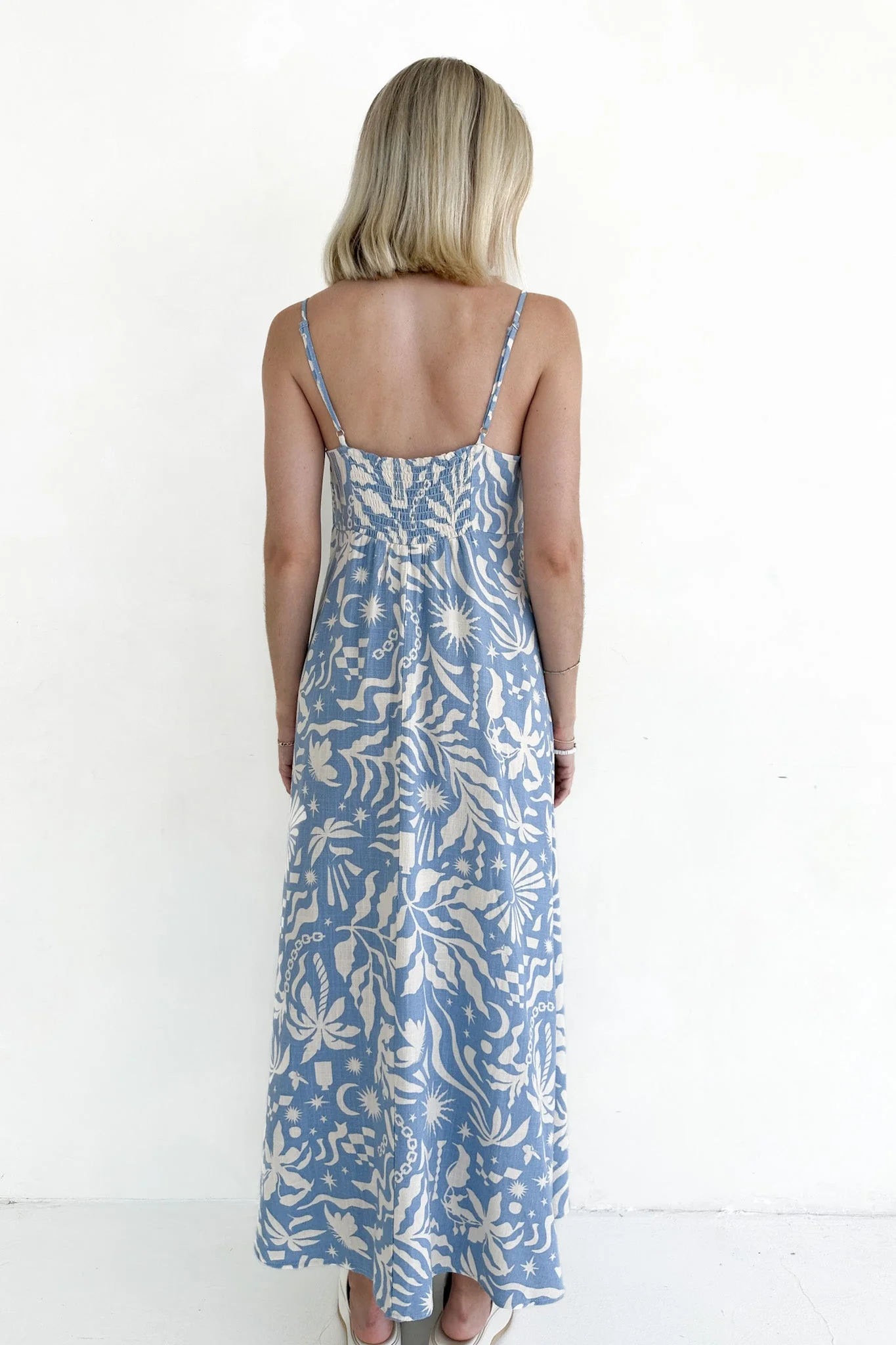 Elowen Blue Tropical Print Linen Blend Midi Dress - Image 3