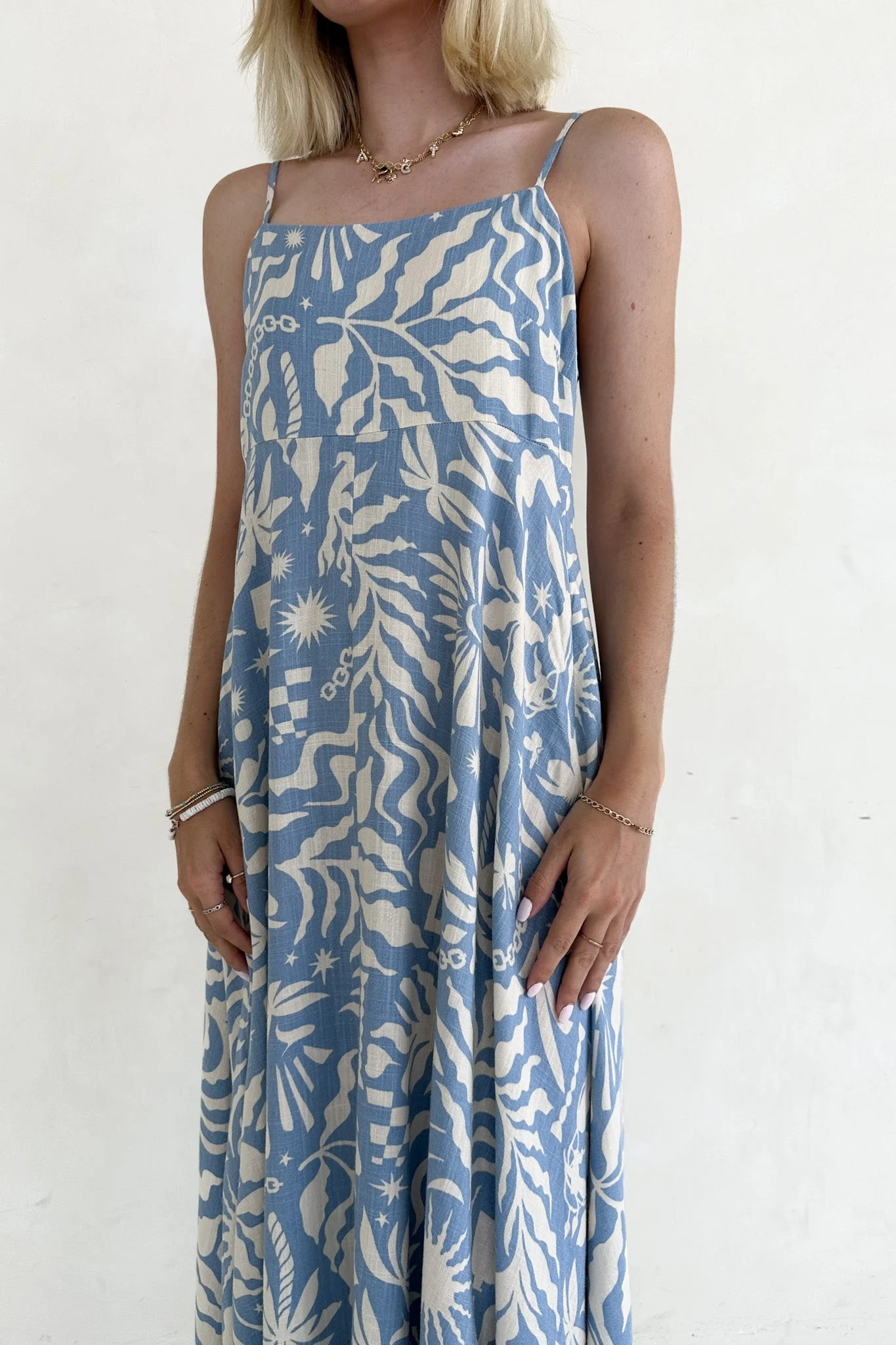 Elowen Blue Tropical Print Linen Blend Midi Dress - Image 8