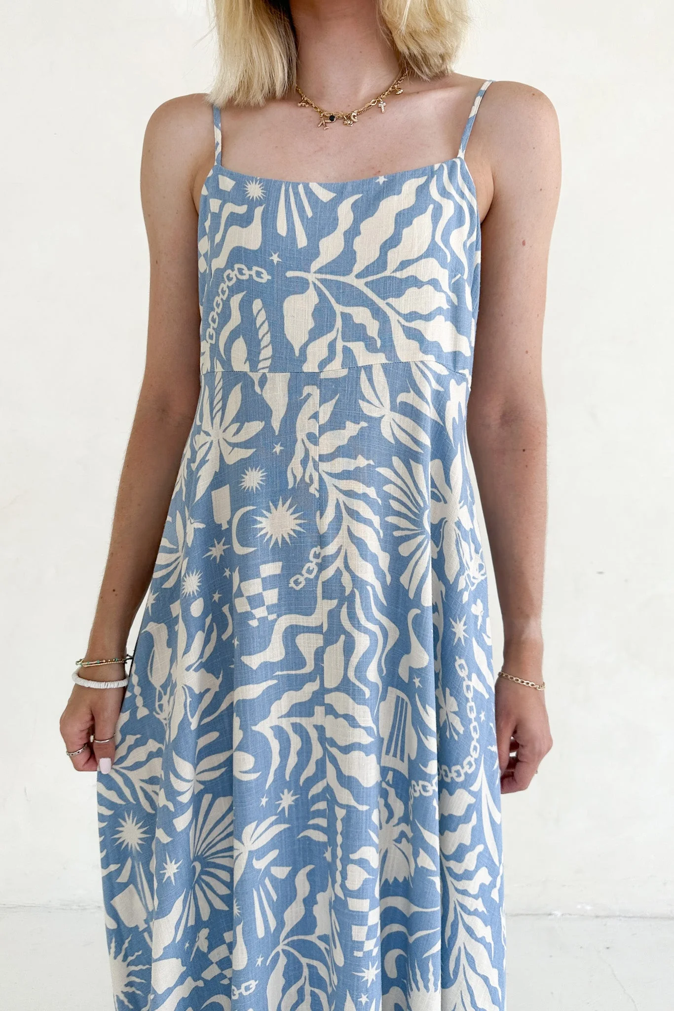 Elowen Blue Tropical Print Linen Blend Midi Dress - Image 9