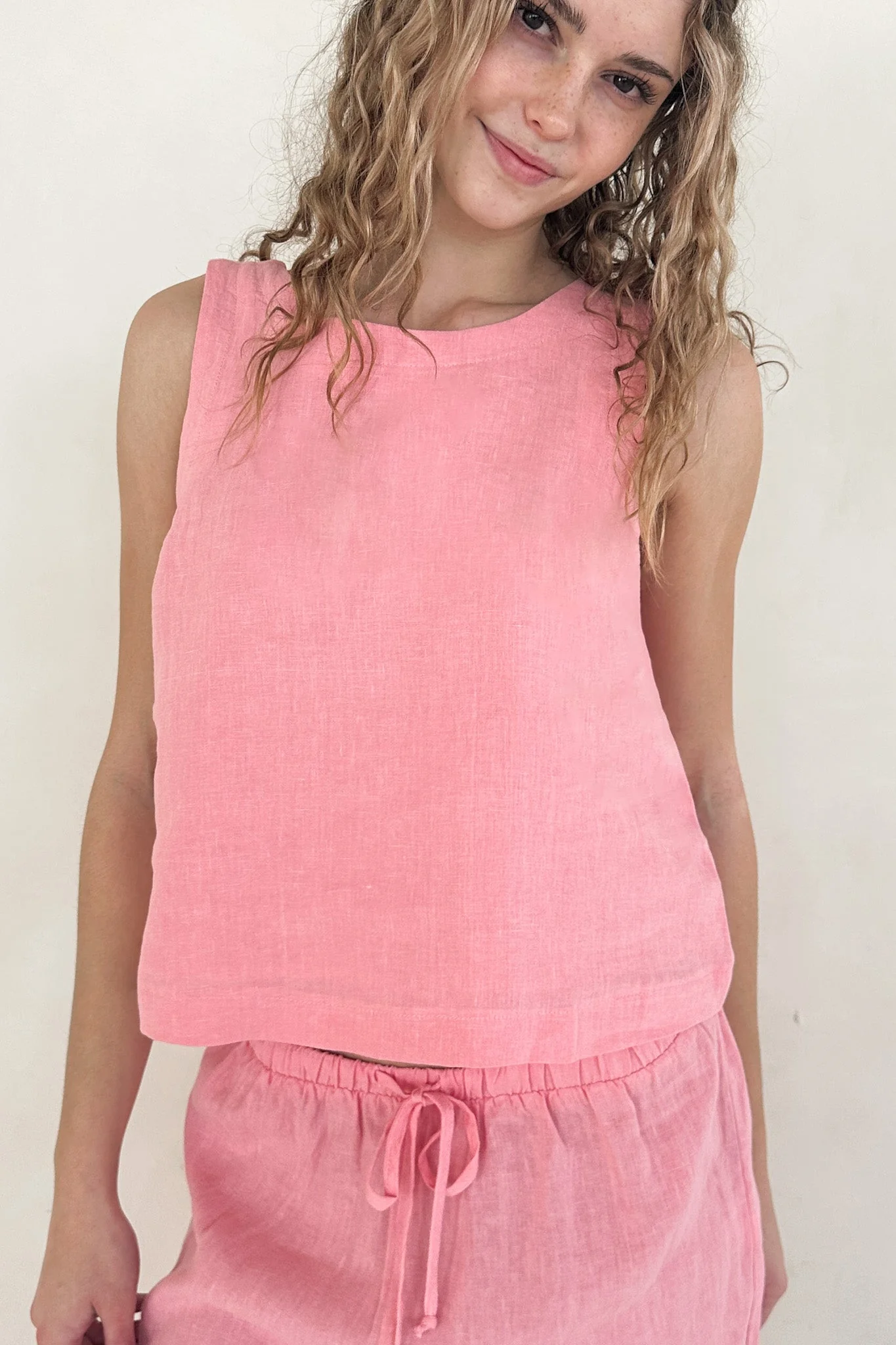 Harbor Linen Top in Bubble Gum - Image 4