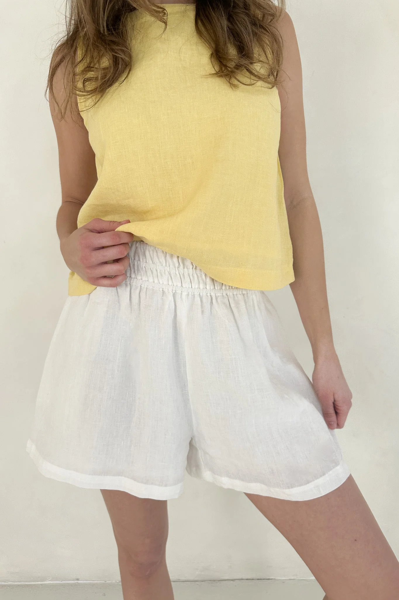 Lido Linen Shorts in Coconut