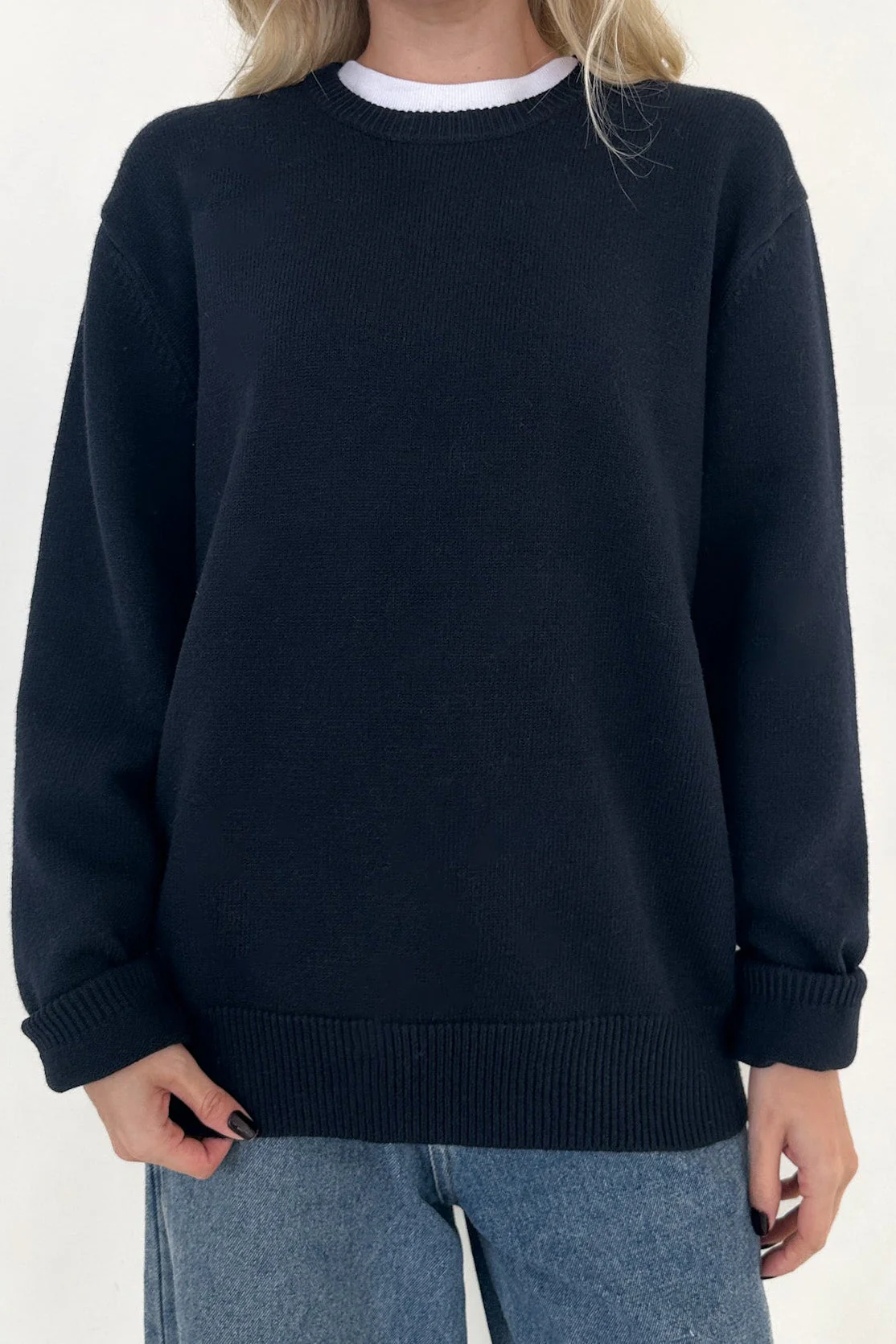 Maddox Essential Crew Neck Boyfriend Sweater in Navy - Image 6