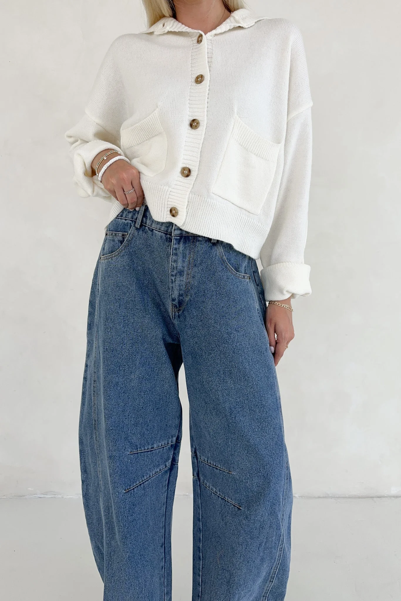 Nora Lightweight Cotton Barrel Jeans in Denim - Image 2