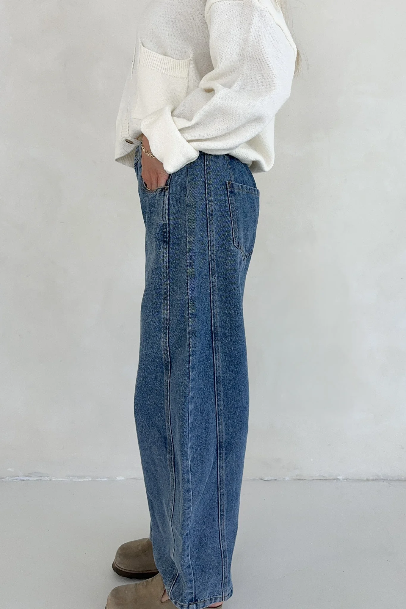Nora Lightweight Cotton Barrel Jeans in Denim - Image 3
