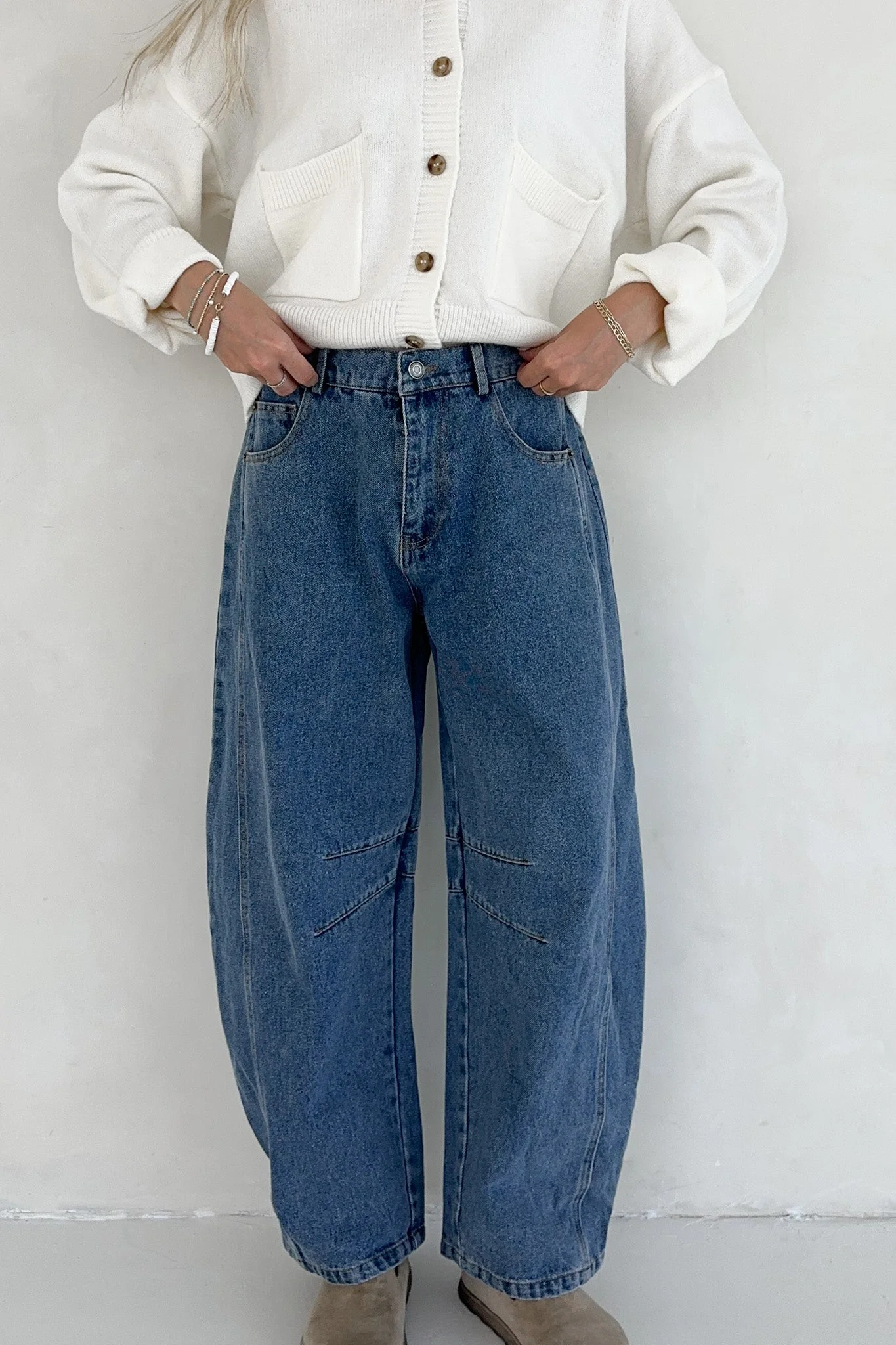 Nora Lightweight Cotton Barrel Jeans in Denim - Image 4
