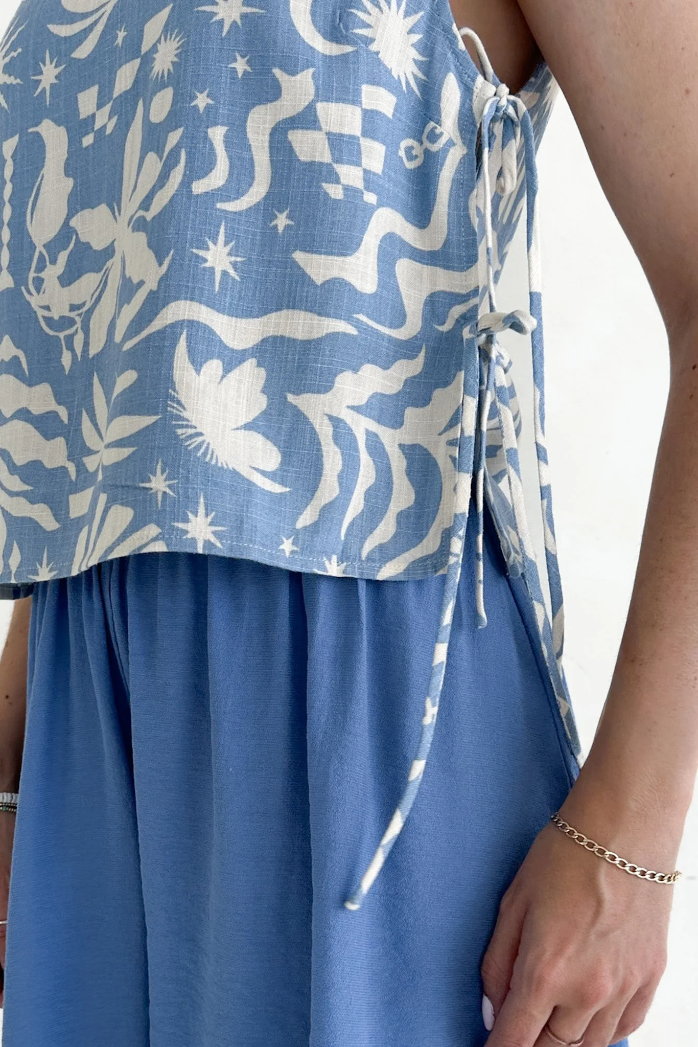 Renn Blue Tropical Print Linen Blend Top - Image 3