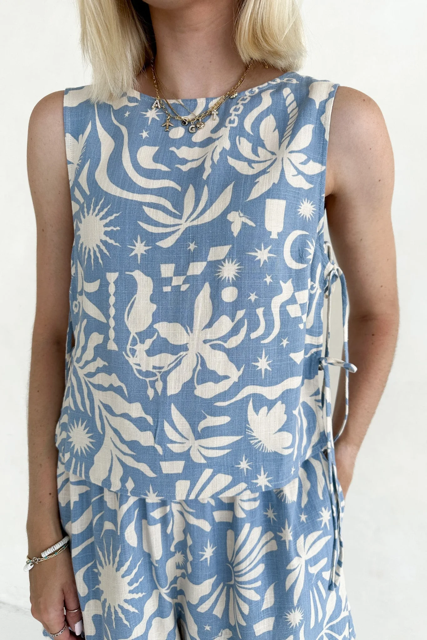 Renn Blue Tropical Print Linen Blend Top - Image 7