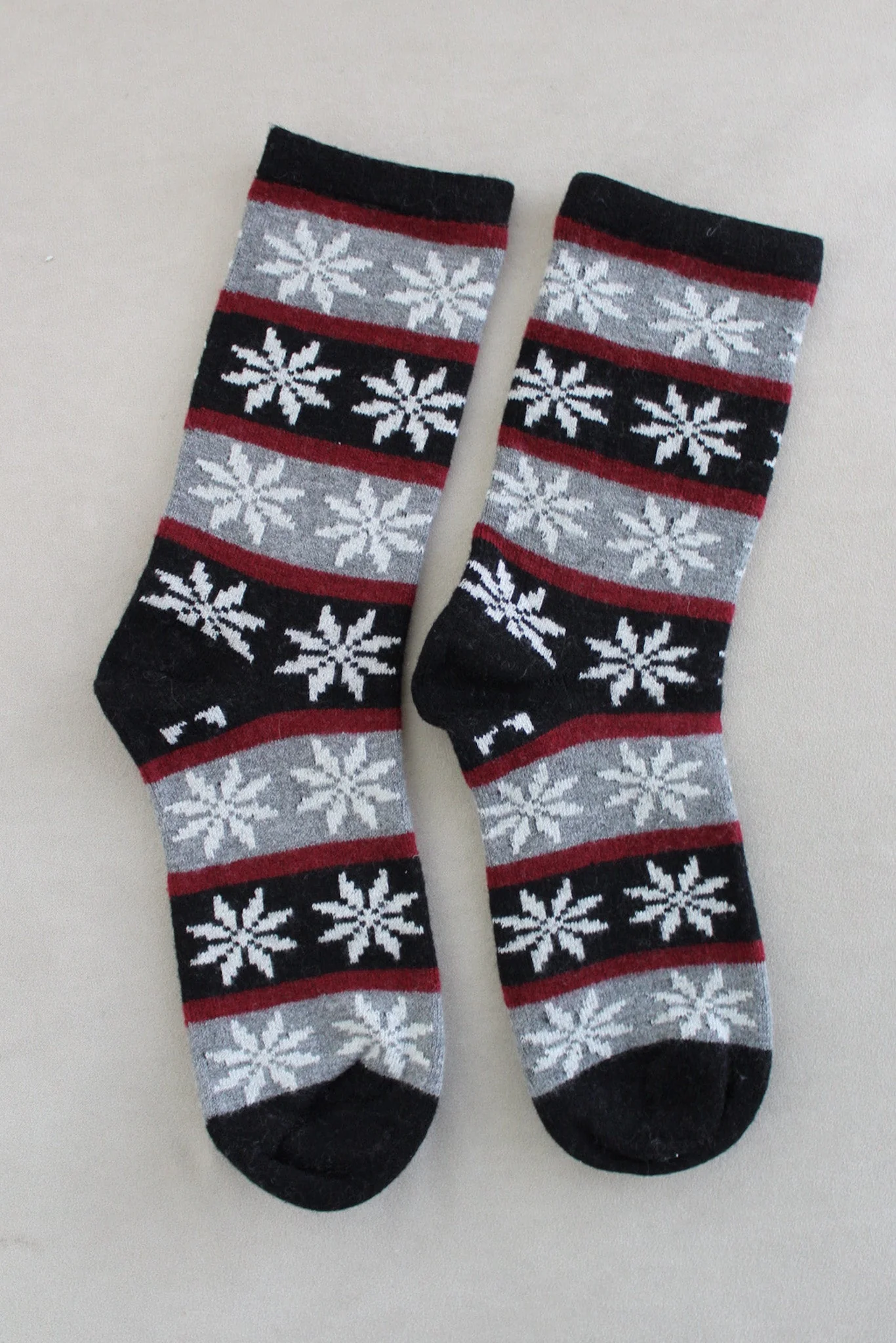 Snowflake Faire Isle Cashmere Blend Crew Socks in Black